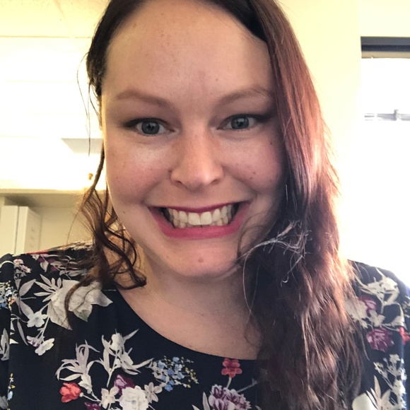 Meet your Posher, April - Picture 3 of 5